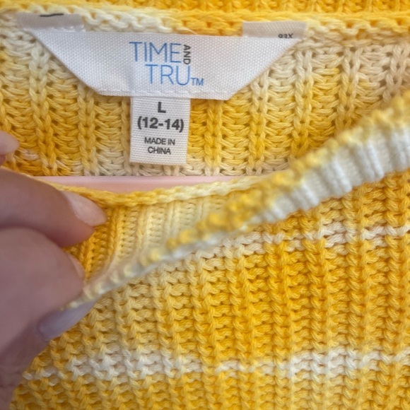 Women’s tie dyed sweater crewneck. Yellow-white. Size L. Thumb holes!! Cute! - Picture 3 of 6